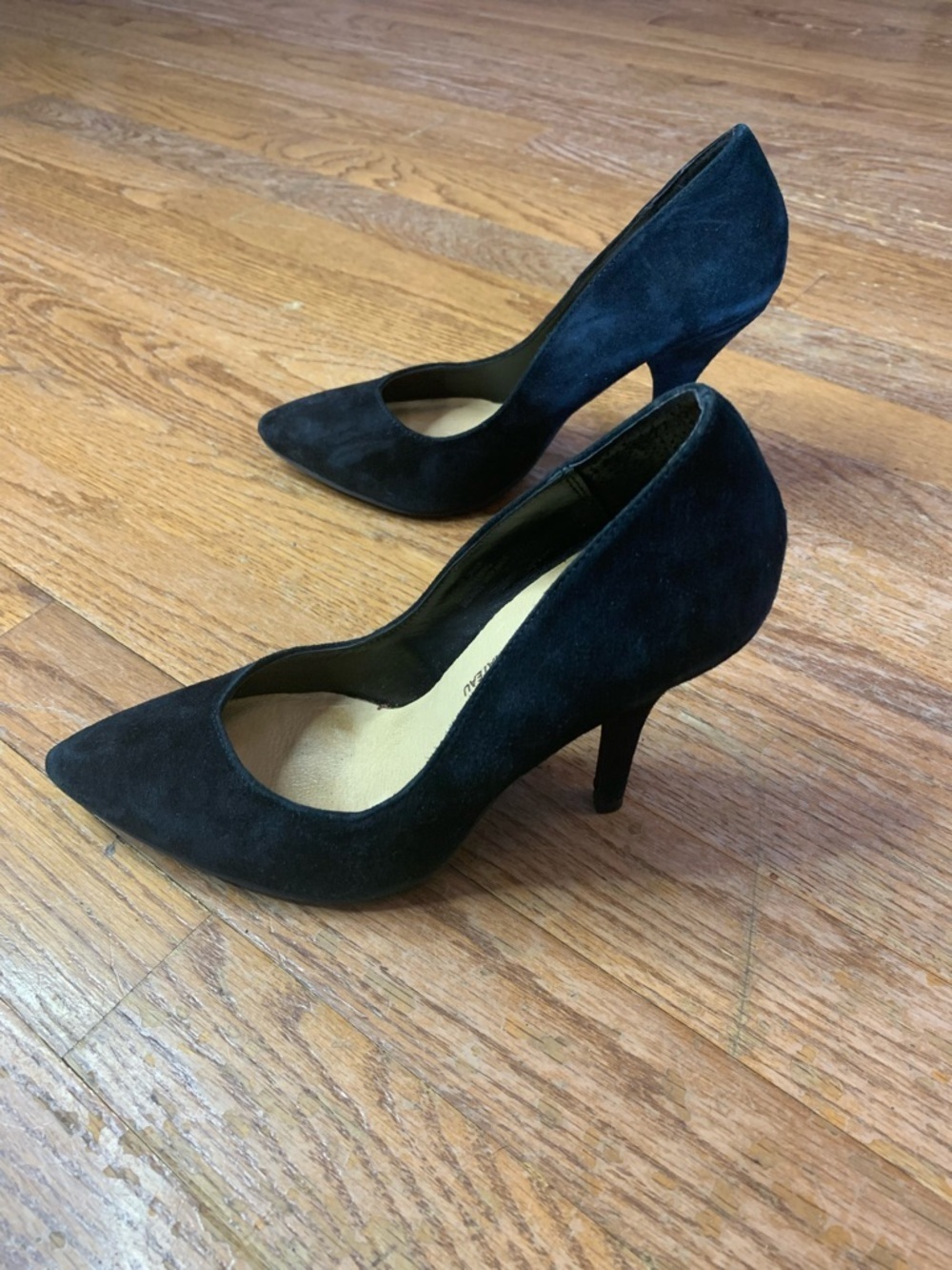 Le Château Moda Reflex Black Faux Suede Pointed Toe Pumps | Size 7M - Picture 3 of 11